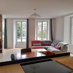 75m2 Plein Centre Face A La Mairie Appartement